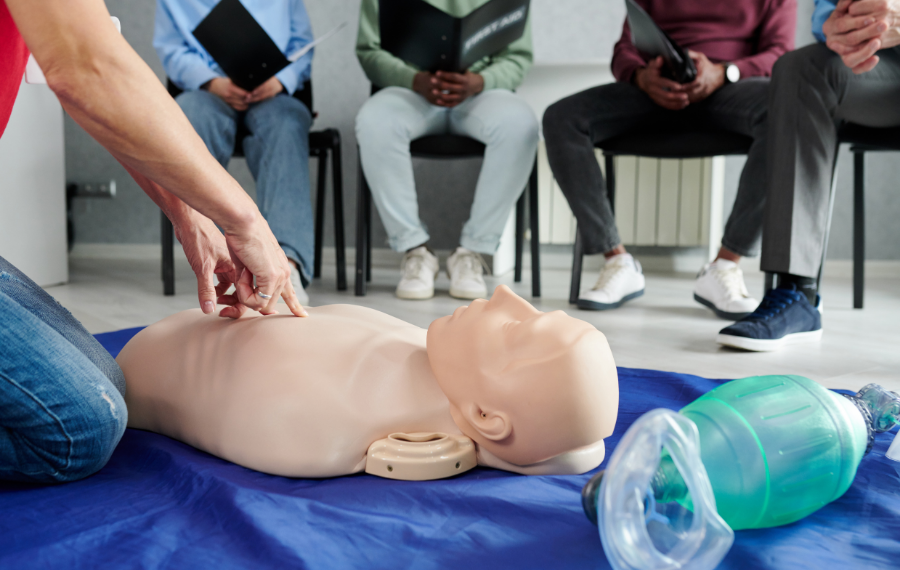 Level 3 Emergency First Aid at Work Course in Portsmouth